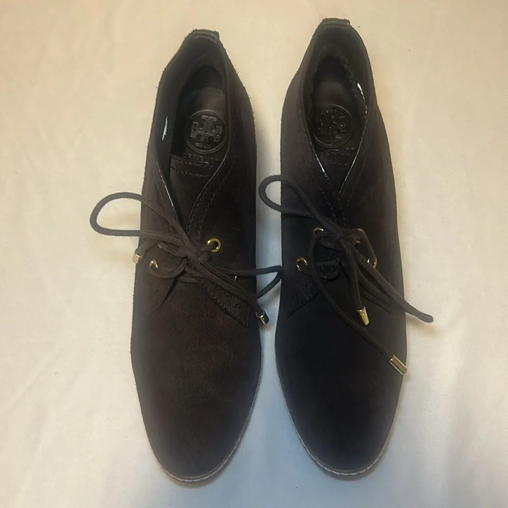 Like New Tory Burch Hilary Brown Suede Lace Up Ankle Booties Women’s Size 9.5 M - Picture 3 of 16